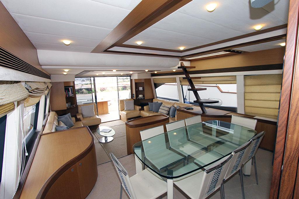 2005 FERRETTI YACHTS 731 